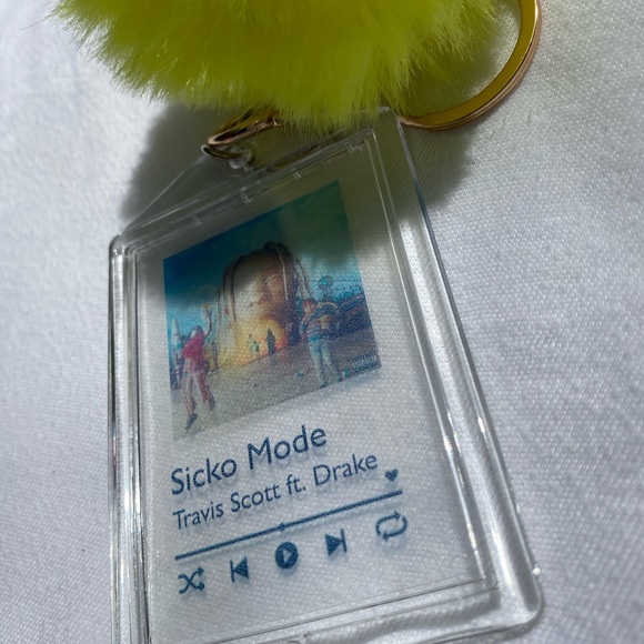 Spotify Custom Keychain - Picture 4 of 11